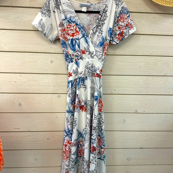 Floral V-Neck Dress - White and Red - Picture 2 of 5